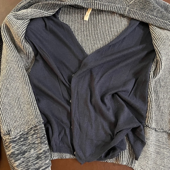 Lululemon. Blue and Gray Sweater Cardigan. Size 8. (Accepting Offers) - Picture 3 of 6